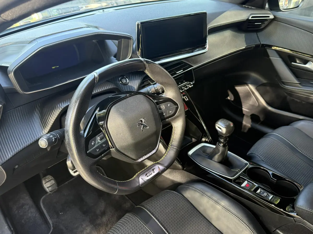1.2 PureTech GT | Navigatie | Climate control | PDC | Apple CarPlay/Android Auto | LM Velgen |