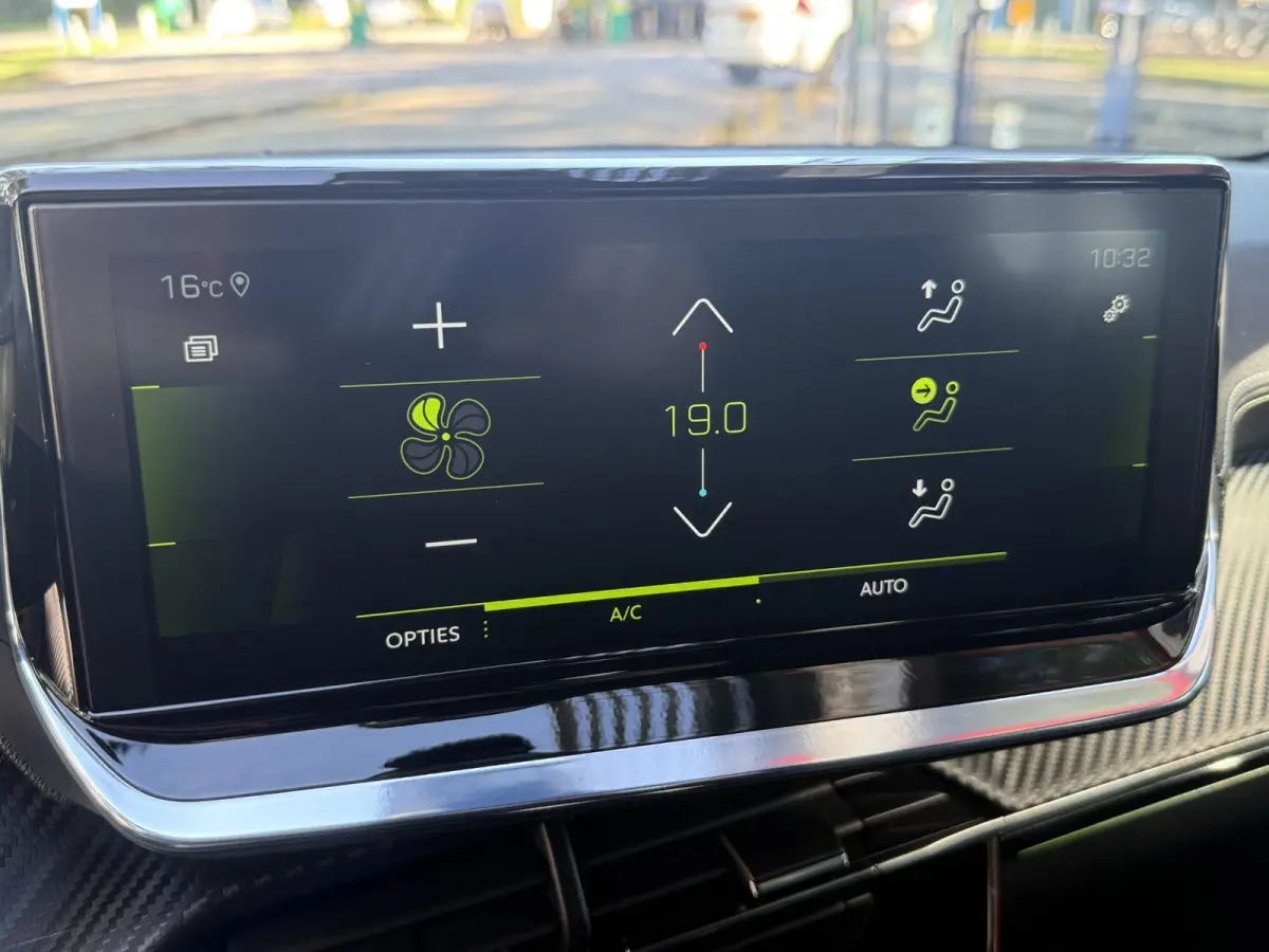 1.2 PureTech GT | Navigatie | Climate control | PDC | Apple CarPlay/Android Auto | LM Velgen |