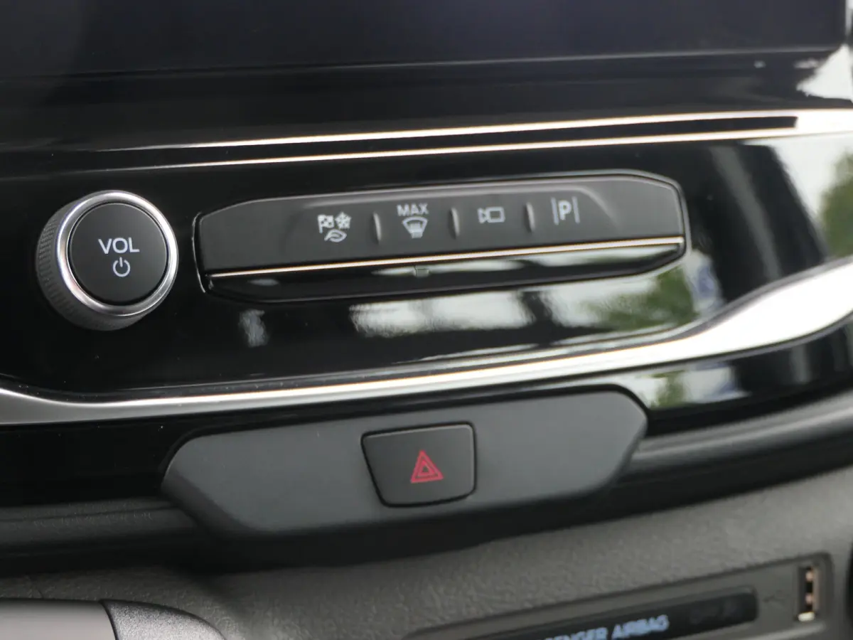 E-Transit L3H3 89kwh | Adaptive Cruise | BLIS | 5-Persoons | Navigatie | Stoelverwarming | 360 Camera | Elek. Stoel