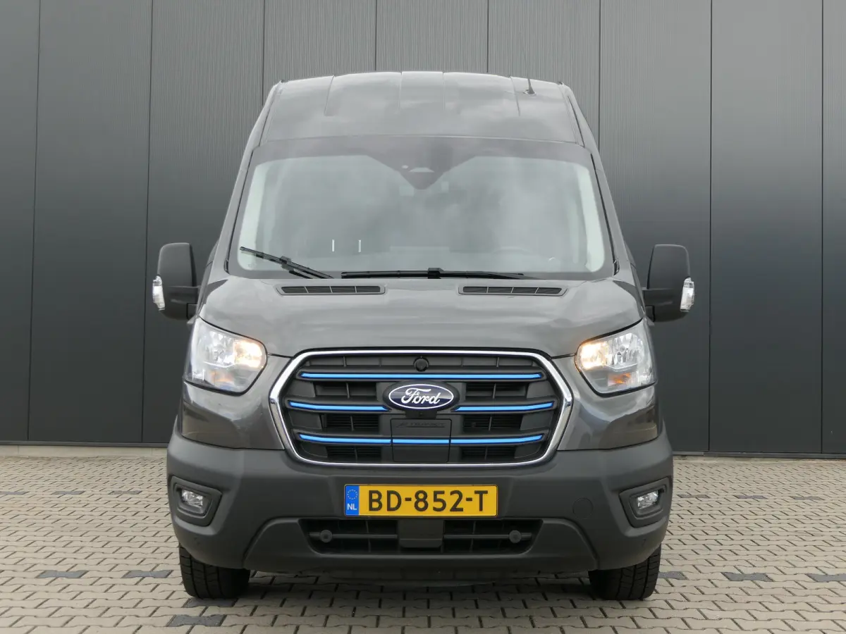 E-Transit L3H3 89kwh | Adaptive Cruise | BLIS | 5-Persoons | Navigatie | Stoelverwarming | 360 Camera | Elek. Stoel