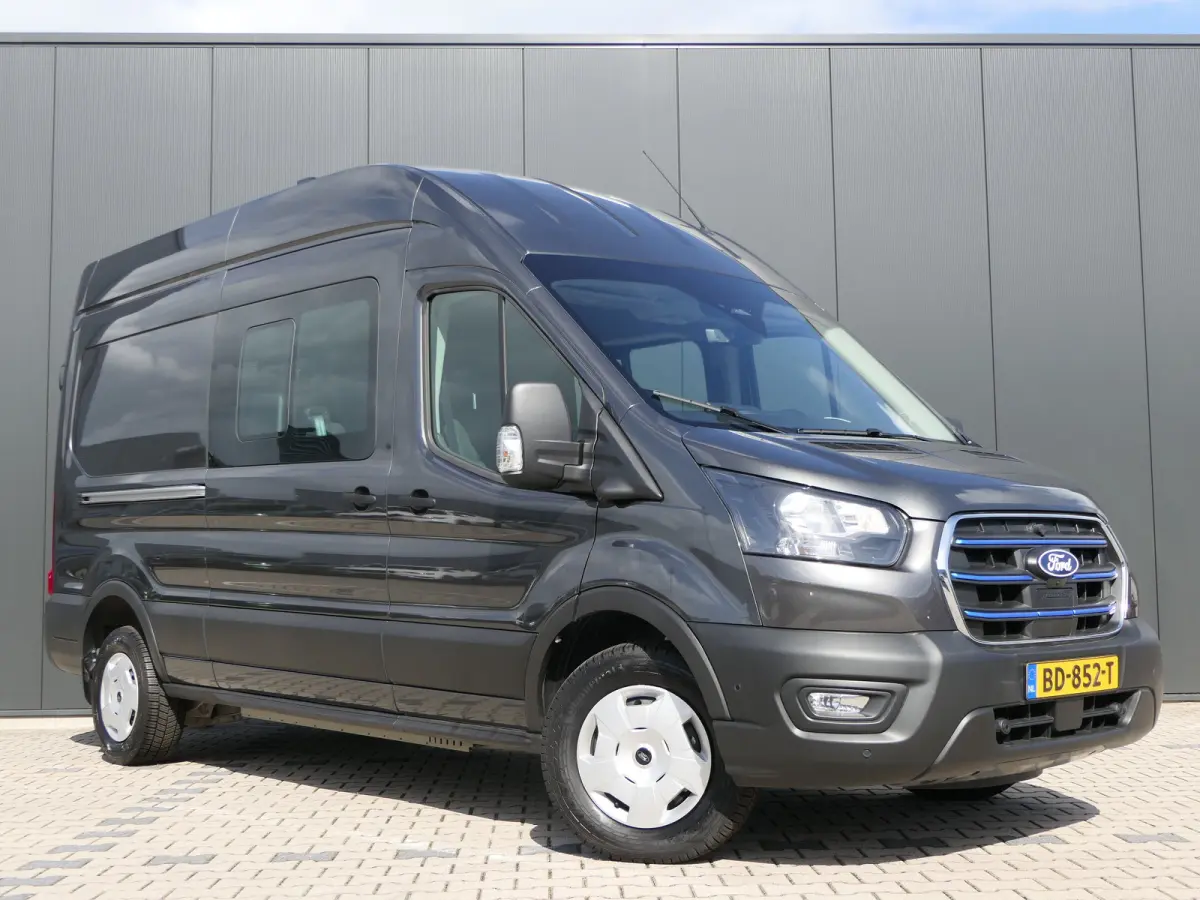 E-Transit L3H3 89kwh | Adaptive Cruise | BLIS | 5-Persoons | Navigatie | Stoelverwarming | 360 Camera | Elek. Stoel