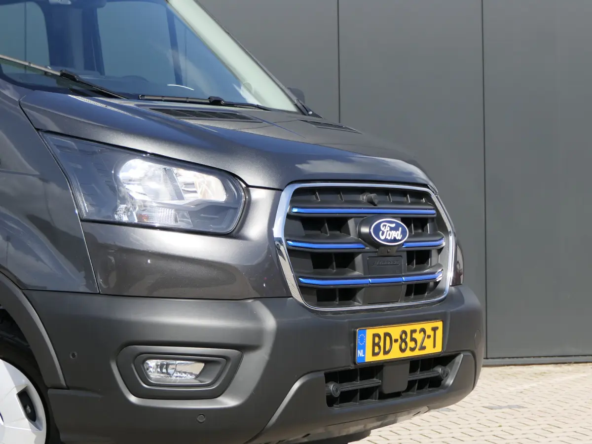 E-Transit L3H3 89kwh | Adaptive Cruise | BLIS | 5-Persoons | Navigatie | Stoelverwarming | 360 Camera | Elek. Stoel