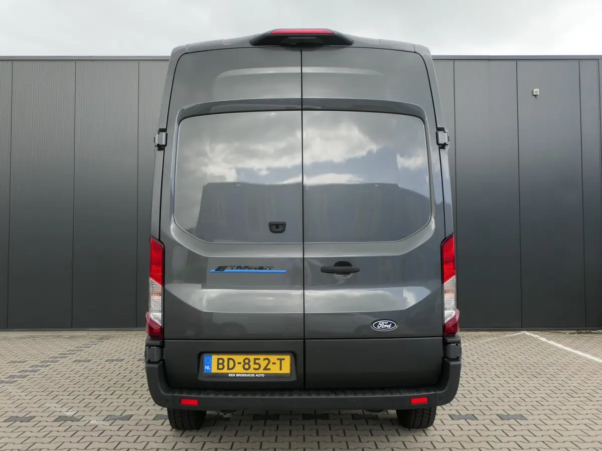 E-Transit L3H3 89kwh | Adaptive Cruise | BLIS | 5-Persoons | Navigatie | Stoelverwarming | 360 Camera | Elek. Stoel