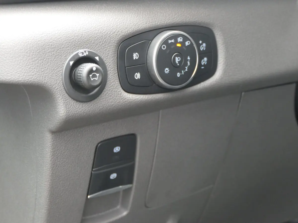 E-Transit L3H3 89kwh | Adaptive Cruise | BLIS | 5-Persoons | Navigatie | Stoelverwarming | 360 Camera | Elek. Stoel