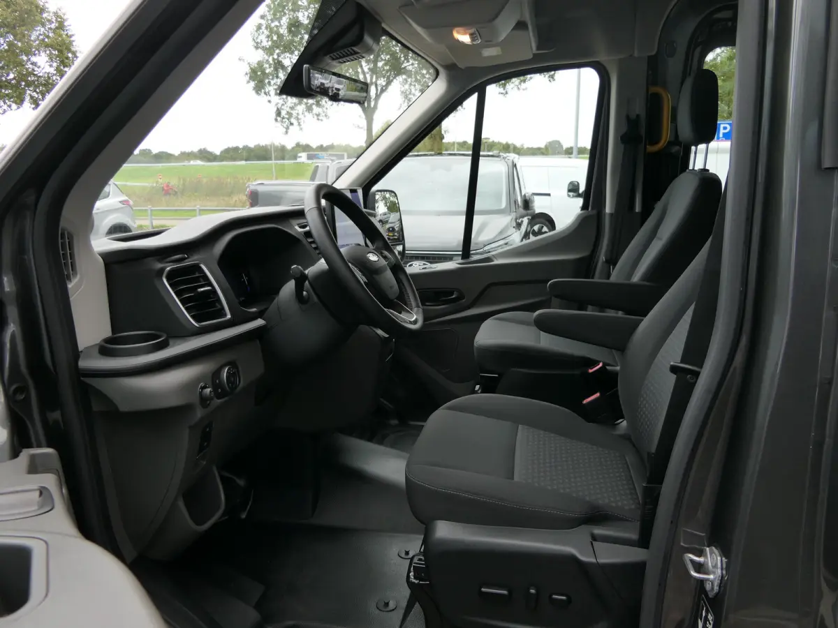 E-Transit L3H3 89kwh | Adaptive Cruise | BLIS | 5-Persoons | Navigatie | Stoelverwarming | 360 Camera | Elek. Stoel