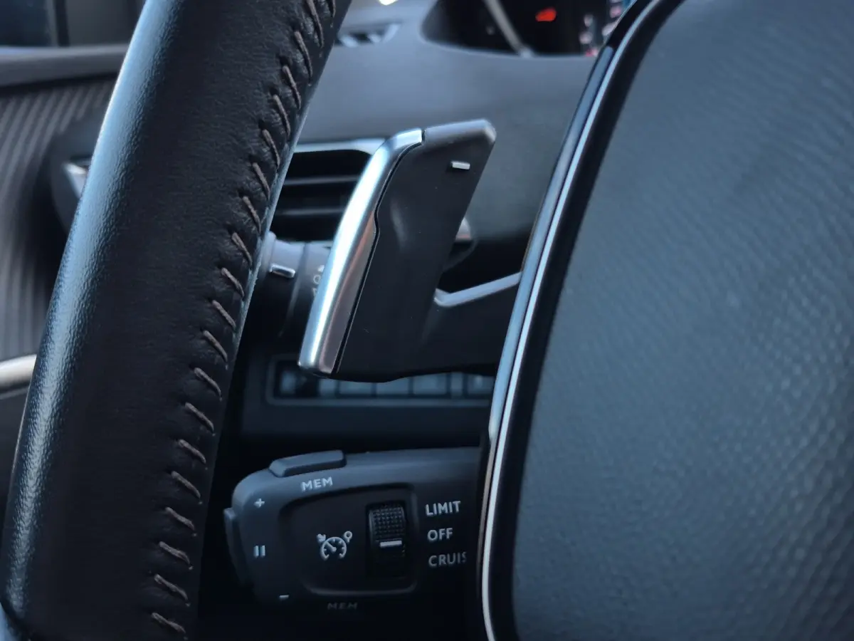1.6 HYbrid 225 Allure Camera | LED | Full map navigatie | Carplay/android auto |