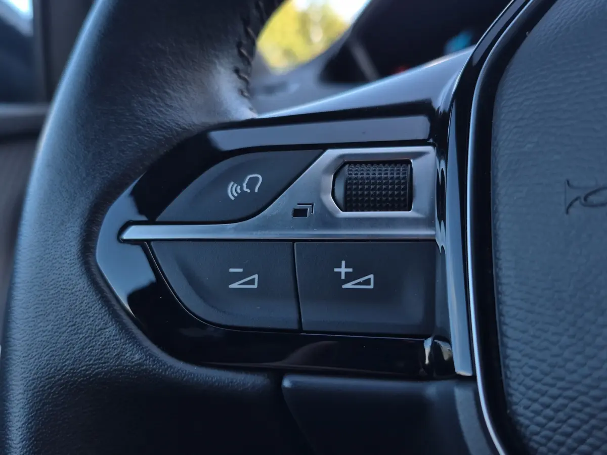 1.6 HYbrid 225 Allure Camera | LED | Full map navigatie | Carplay/android auto |