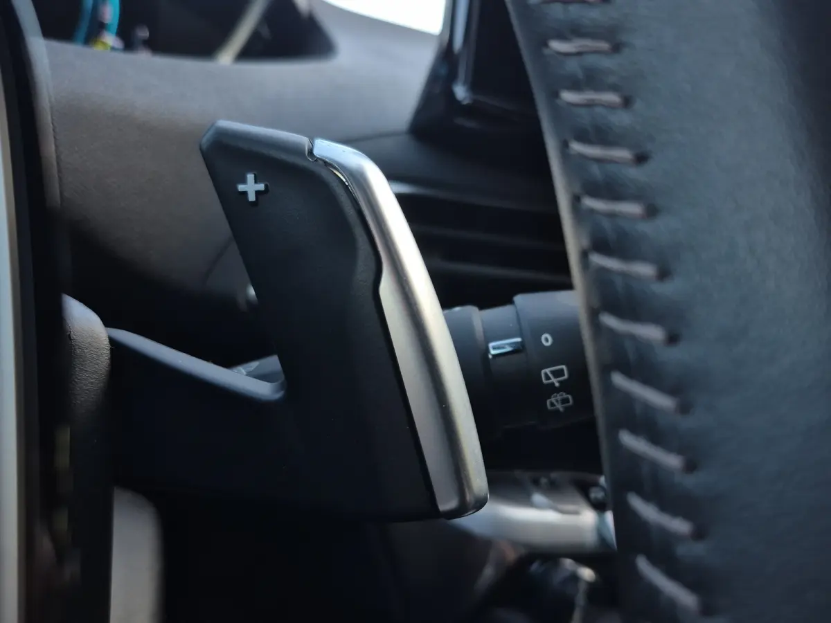 1.6 HYbrid 225 Allure Camera | LED | Full map navigatie | Carplay/android auto |