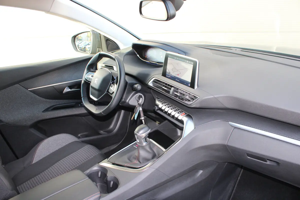 1.2 PureTech Active | Navigatie | Apple carplay | Trekhaak | Bluetooth | NL auto | 53.000km | Cruise control |