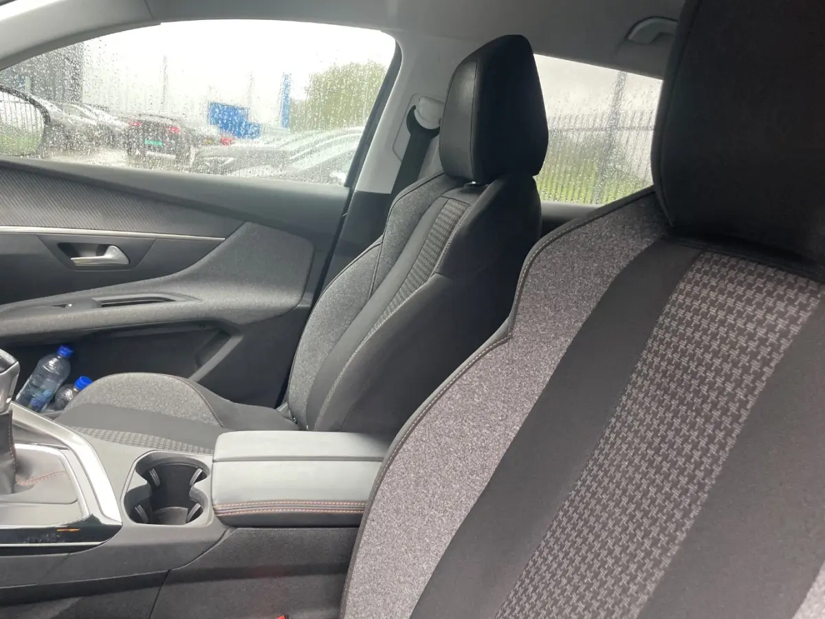 1.2 PureTech Active | Navigatie | Apple carplay | Trekhaak | Bluetooth | NL auto | 53.000km | Cruise control |