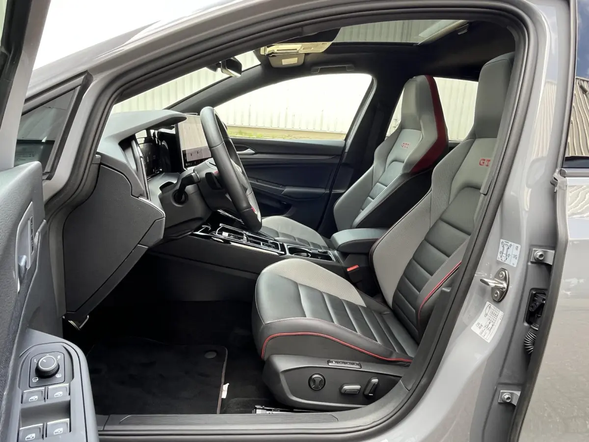 2.0 TSI GTI Clubsport | Pano.Dak/Head-Up/Winter-Pakket/Akrapovič Uitlaatsysteem/Apple CarPlay-Android Auto