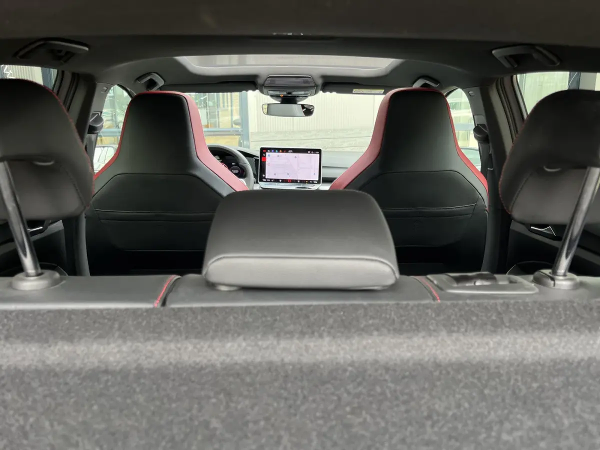 2.0 TSI GTI Clubsport | Pano.Dak/Head-Up/Winter-Pakket/Akrapovič Uitlaatsysteem/Apple CarPlay-Android Auto