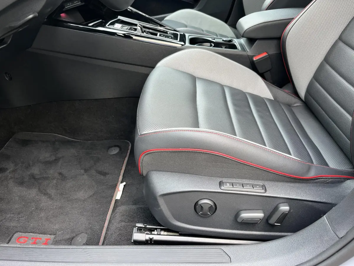 2.0 TSI GTI Clubsport | Pano.Dak/Head-Up/Winter-Pakket/Akrapovič Uitlaatsysteem/Apple CarPlay-Android Auto