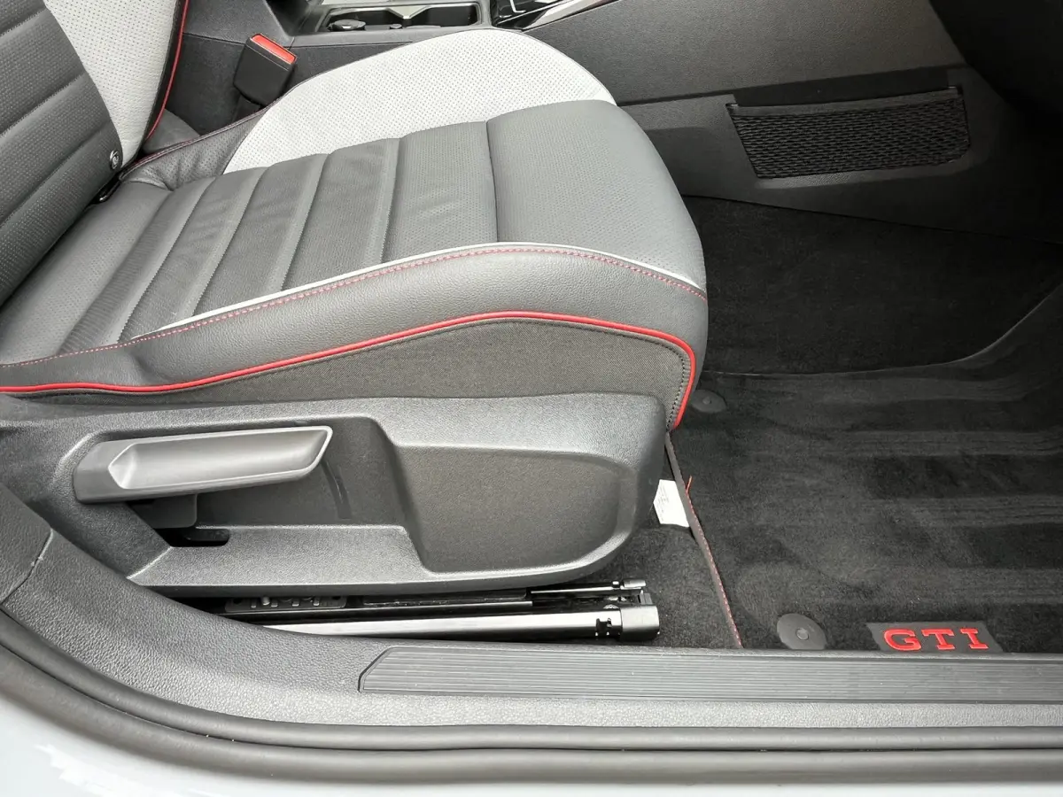2.0 TSI GTI Clubsport | Pano.Dak/Head-Up/Winter-Pakket/Akrapovič Uitlaatsysteem/Apple CarPlay-Android Auto