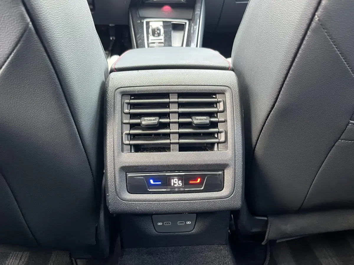 2.0 TSI GTI Clubsport | Pano.Dak/Head-Up/Winter-Pakket/Akrapovič Uitlaatsysteem/Apple CarPlay-Android Auto