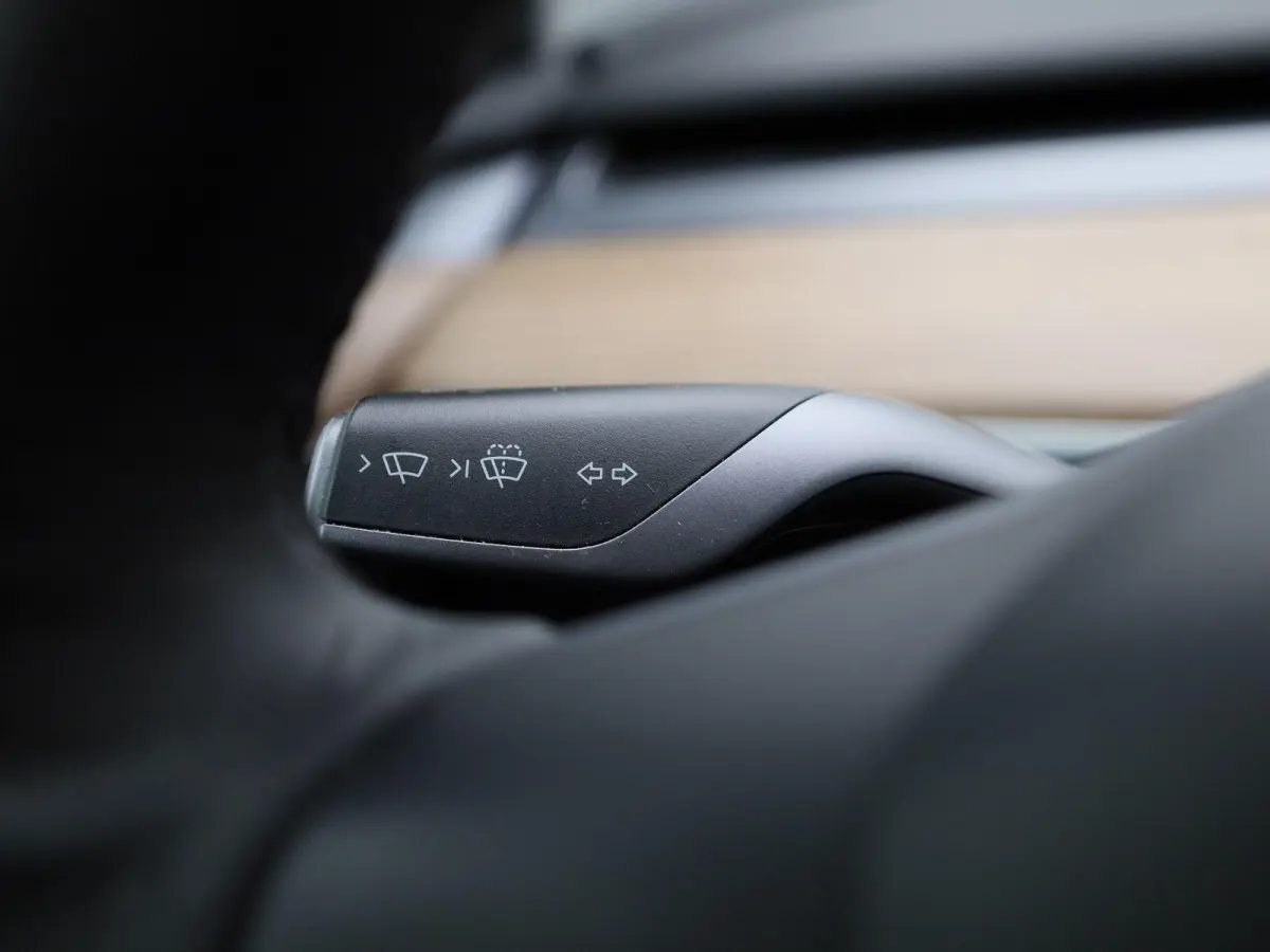 Dual Motor AWD | ACHTERUITRIJCAMERA | ELEKTRISCHE KOFFERKLEP | LEDEREN BEKLEDING | STOELVERWARMING | STUURVERWARNING |