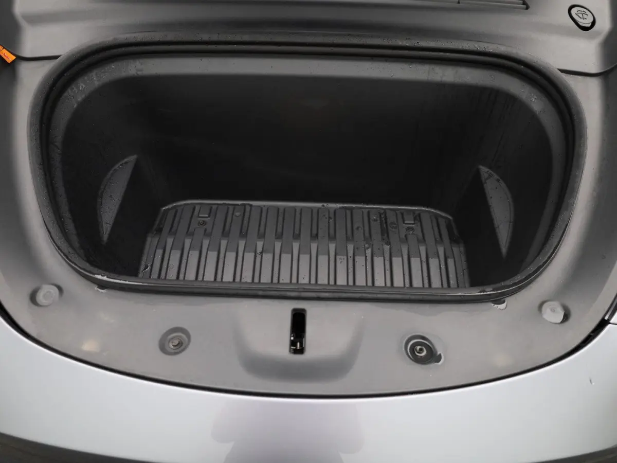 Dual Motor AWD | ACHTERUITRIJCAMERA | ELEKTRISCHE KOFFERKLEP | LEDEREN BEKLEDING | STOELVERWARMING | STUURVERWARNING |