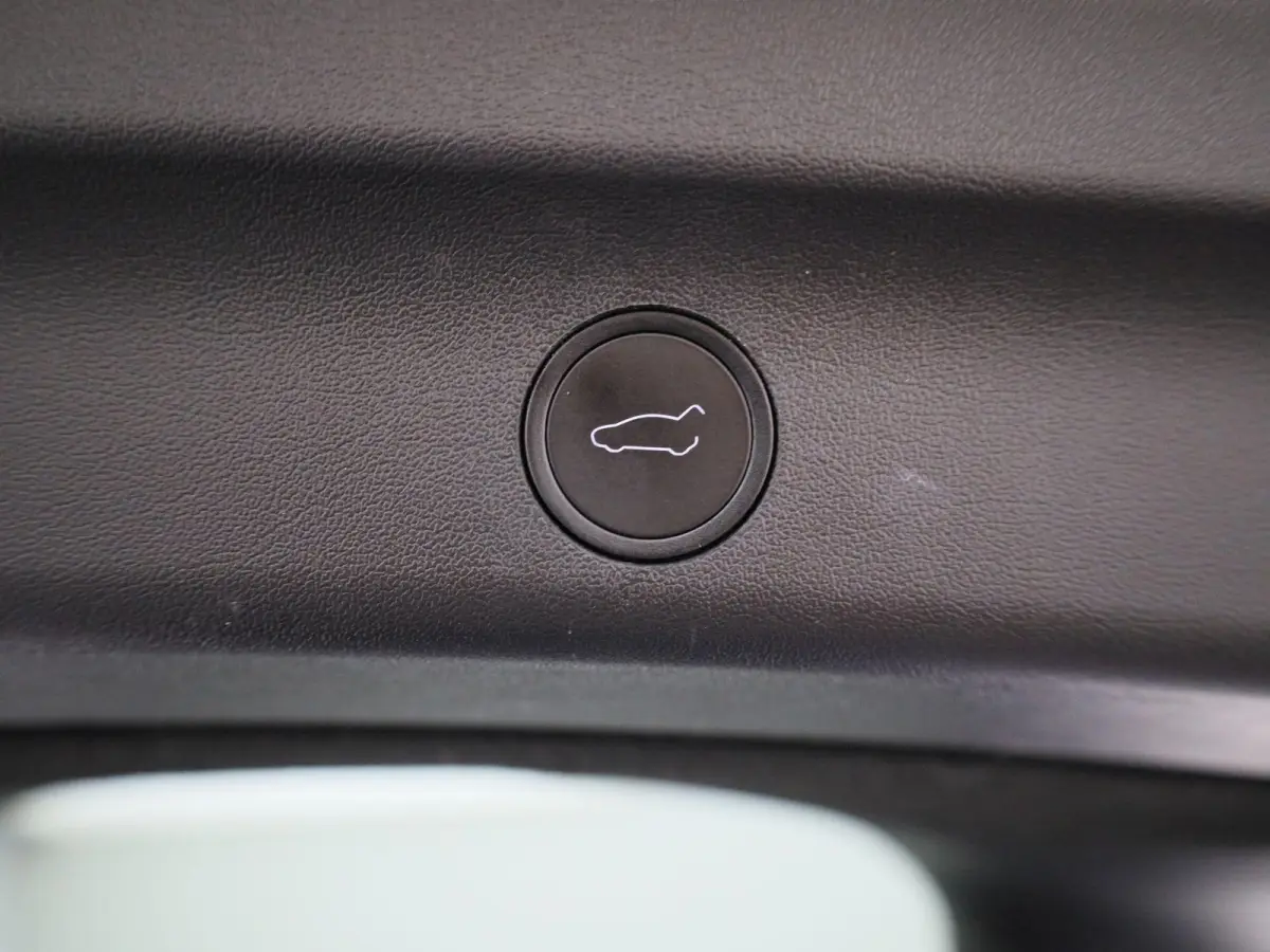 Dual Motor AWD | ACHTERUITRIJCAMERA | ELEKTRISCHE KOFFERKLEP | LEDEREN BEKLEDING | STOELVERWARMING | STUURVERWARNING |