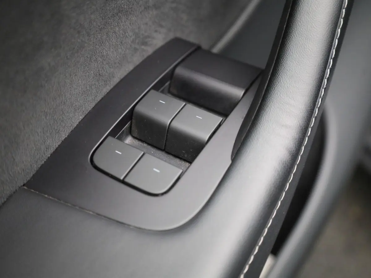 Dual Motor AWD | ACHTERUITRIJCAMERA | ELEKTRISCHE KOFFERKLEP | LEDEREN BEKLEDING | STOELVERWARMING | STUURVERWARNING |