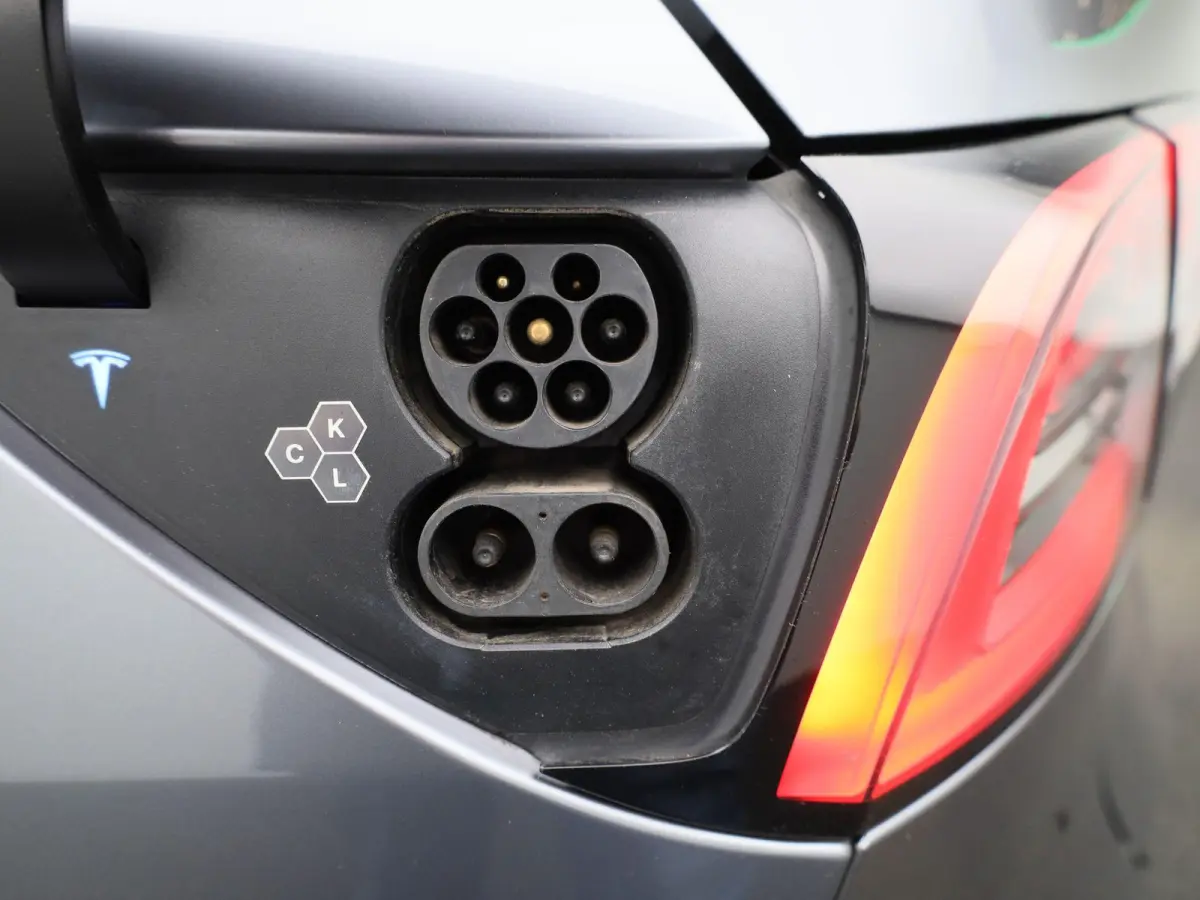 Dual Motor AWD | ACHTERUITRIJCAMERA | ELEKTRISCHE KOFFERKLEP | LEDEREN BEKLEDING | STOELVERWARMING | STUURVERWARNING |