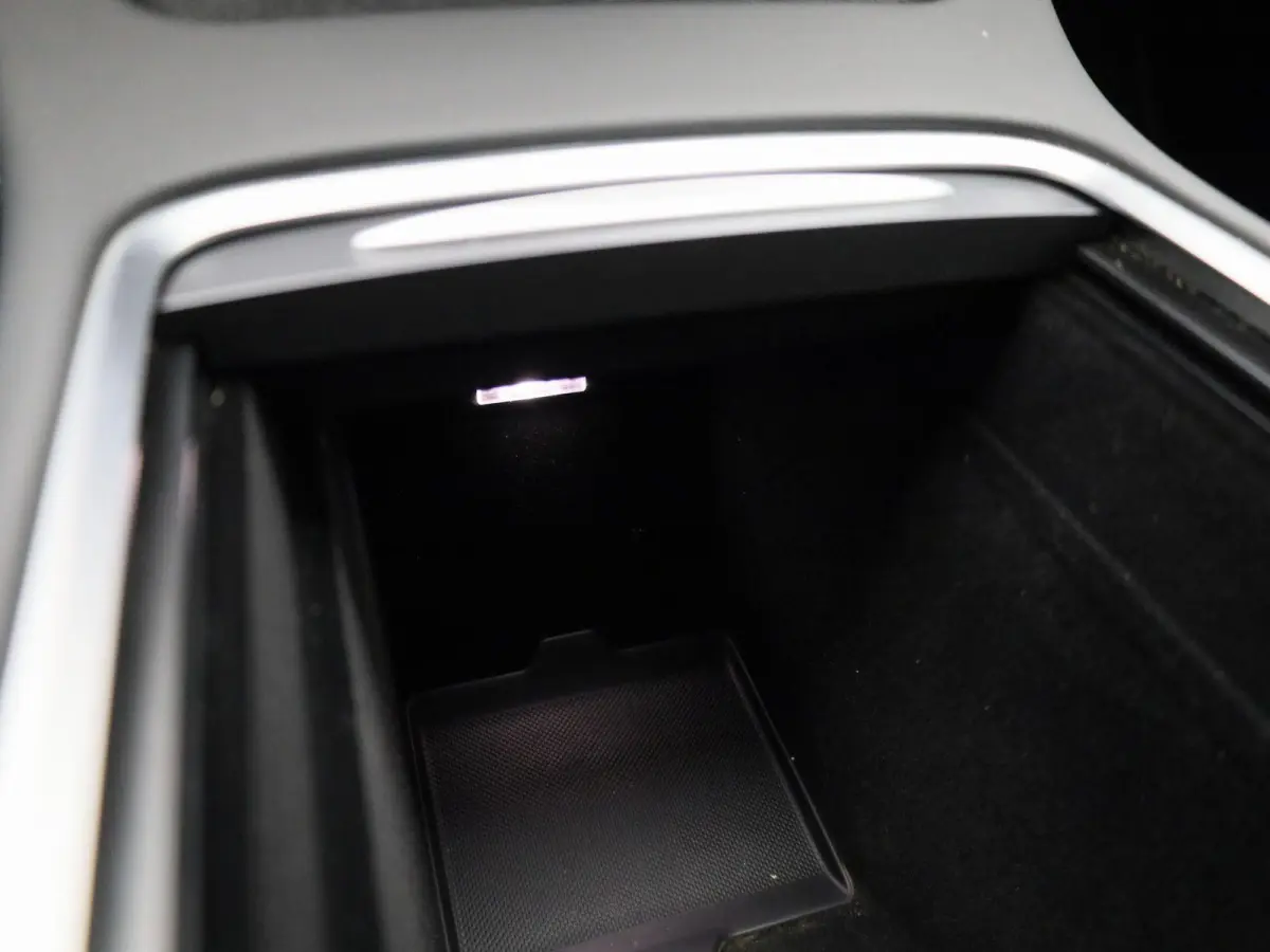 Dual Motor AWD | ACHTERUITRIJCAMERA | ELEKTRISCHE KOFFERKLEP | LEDEREN BEKLEDING | STOELVERWARMING | STUURVERWARNING |