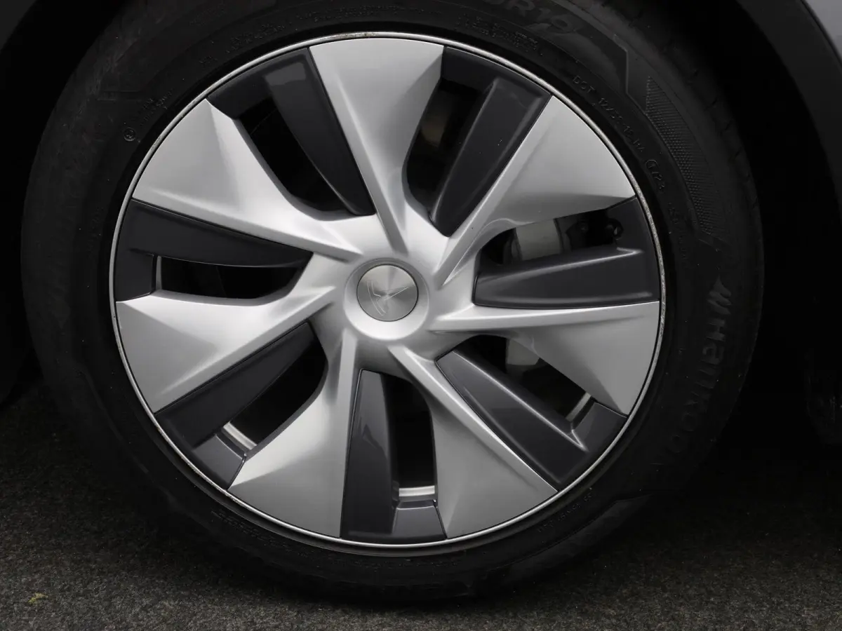 Dual Motor AWD | ACHTERUITRIJCAMERA | ELEKTRISCHE KOFFERKLEP | LEDEREN BEKLEDING | STOELVERWARMING | STUURVERWARNING |