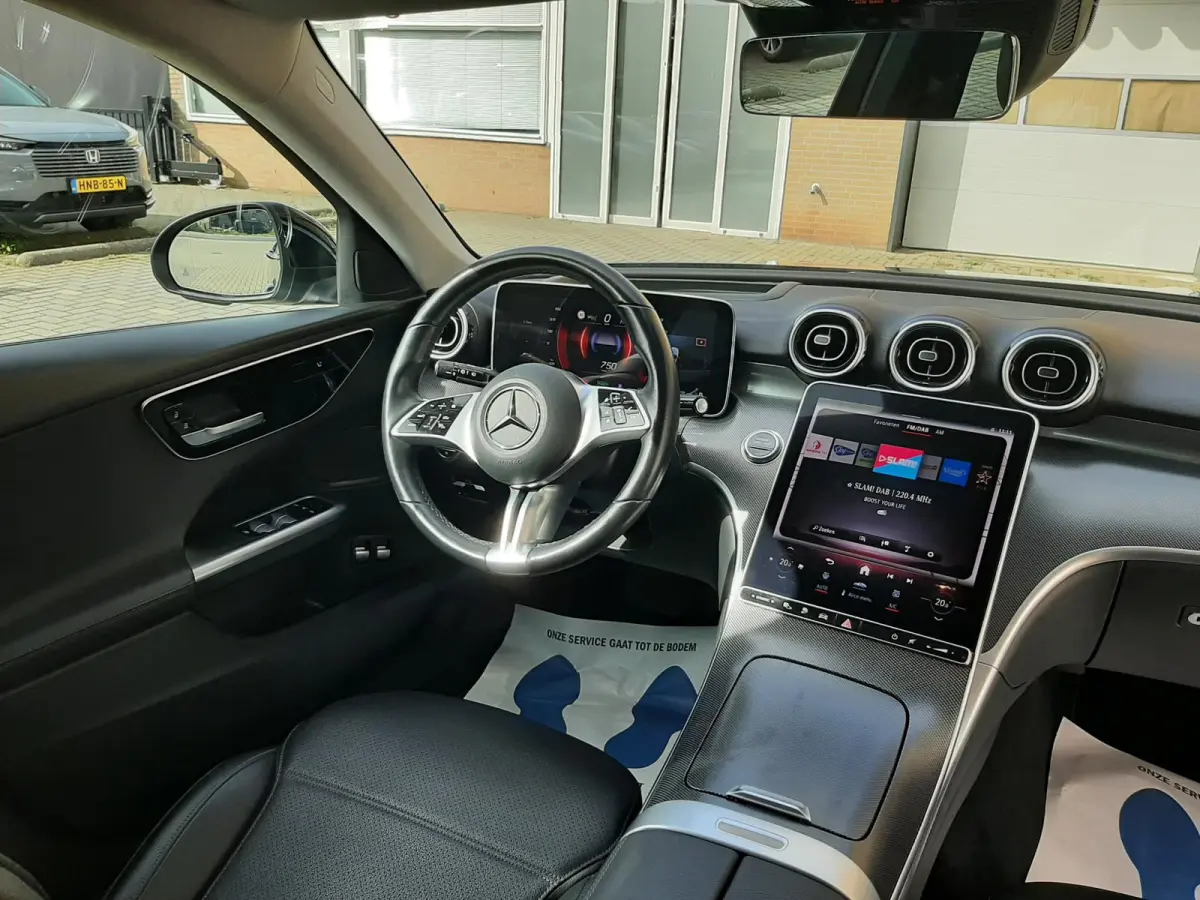 300 e Business Line SOH 98% 100km elec