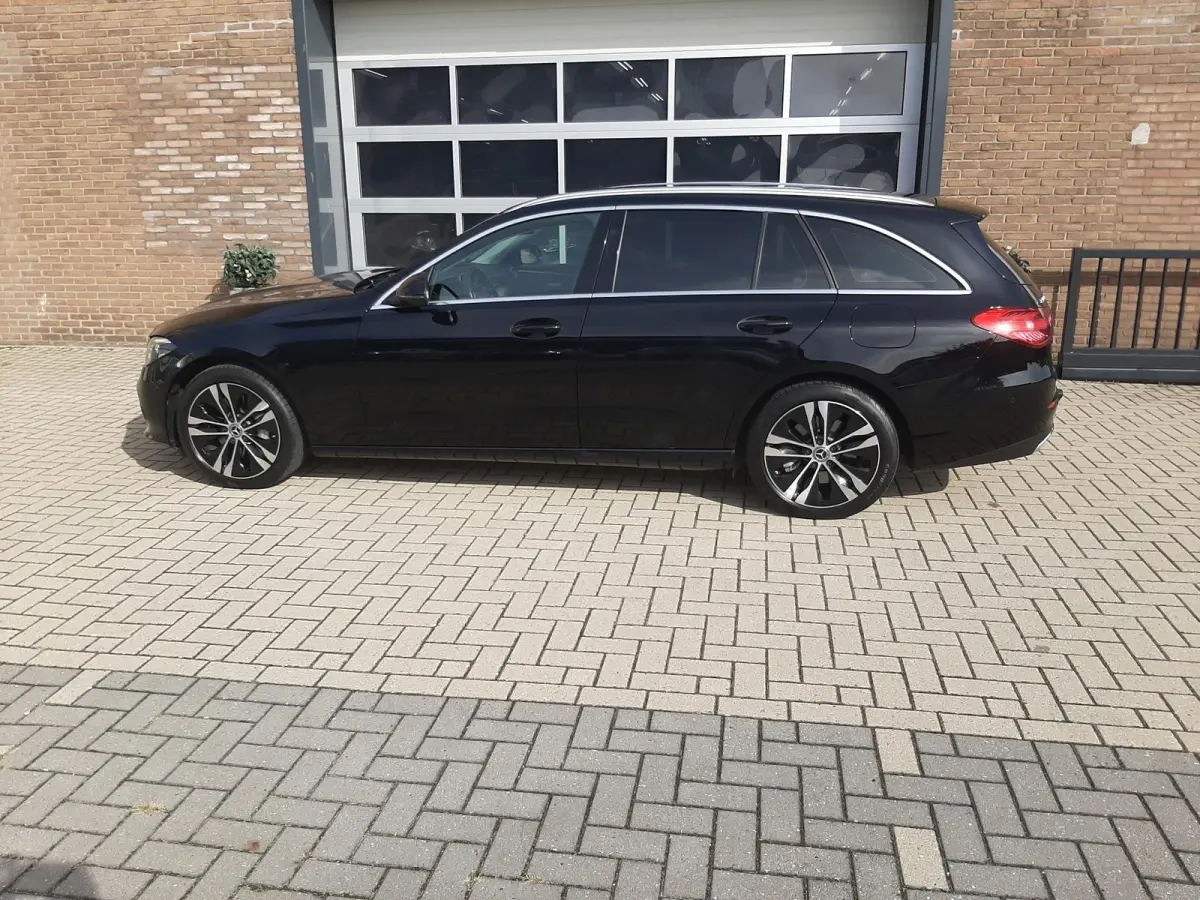 300 e Business Line SOH 98% 100km elec