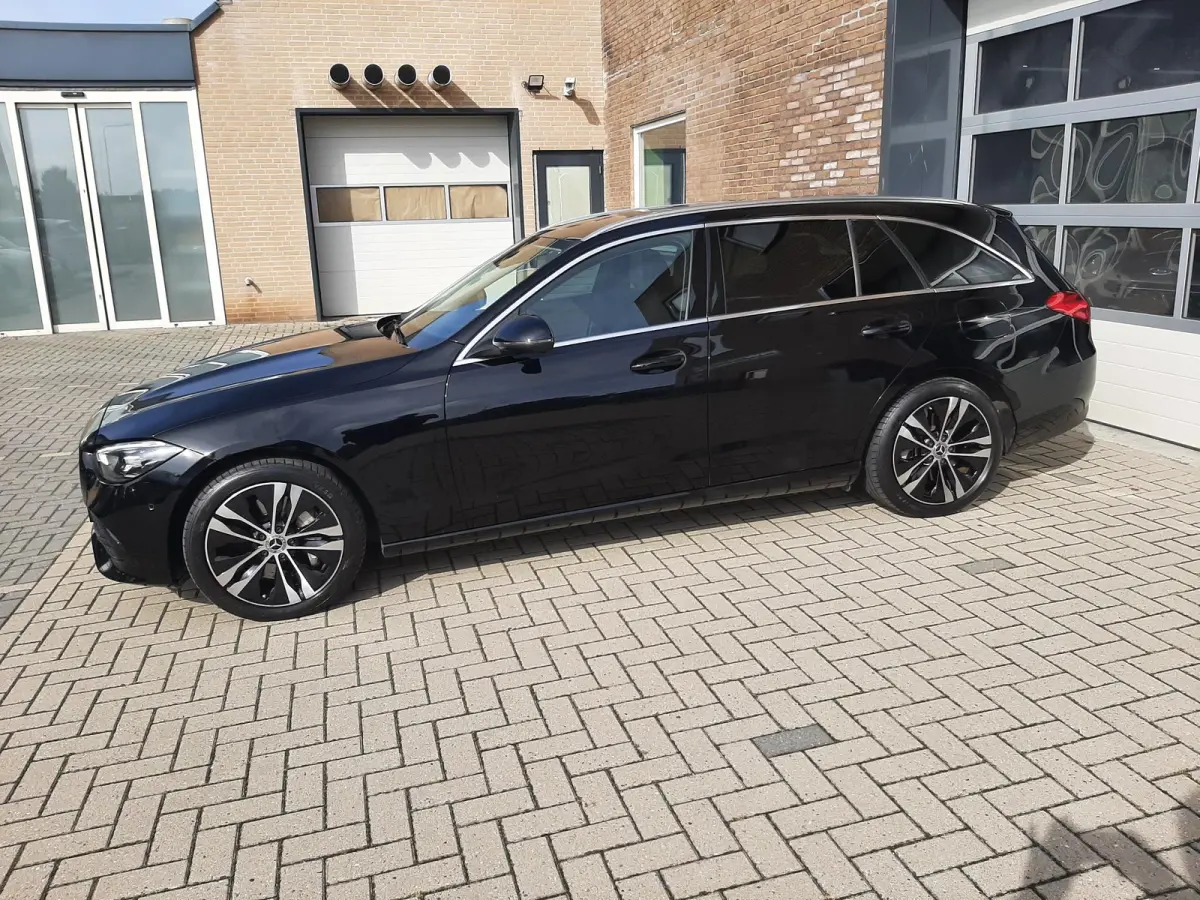 300 e Business Line SOH 98% 100km elec
