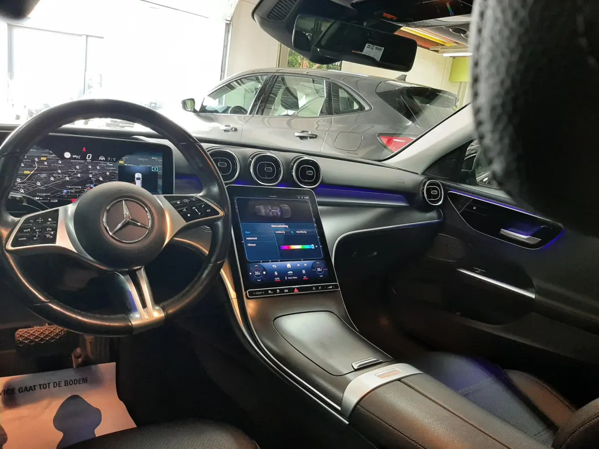 300 e Business Line SOH 98% 100km elec