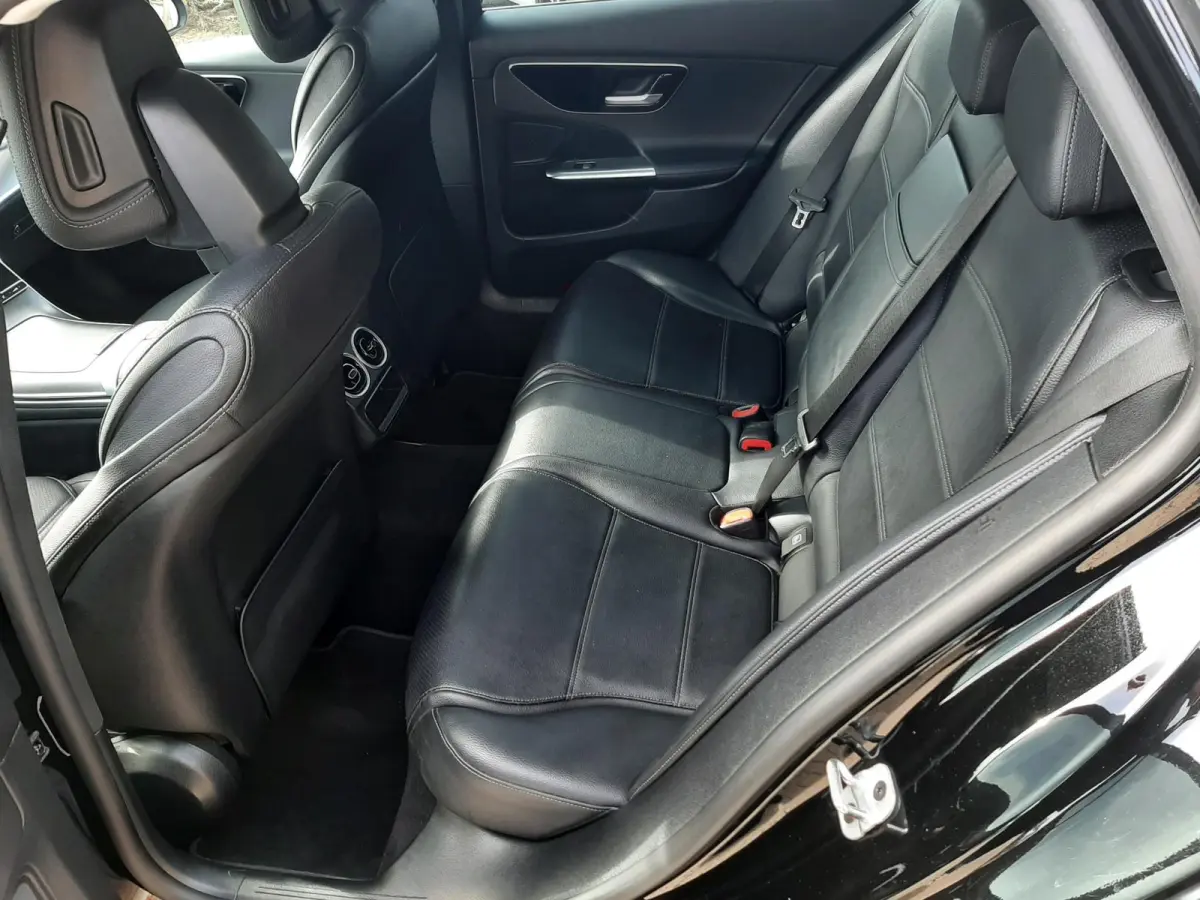 300 e Business Line SOH 98% 100km elec
