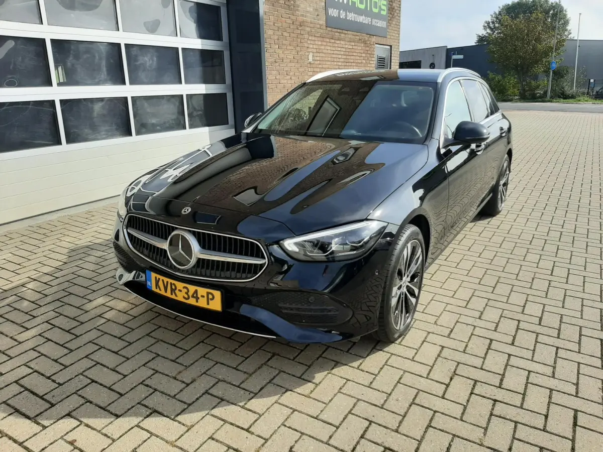300 e Business Line SOH 98% 100km elec