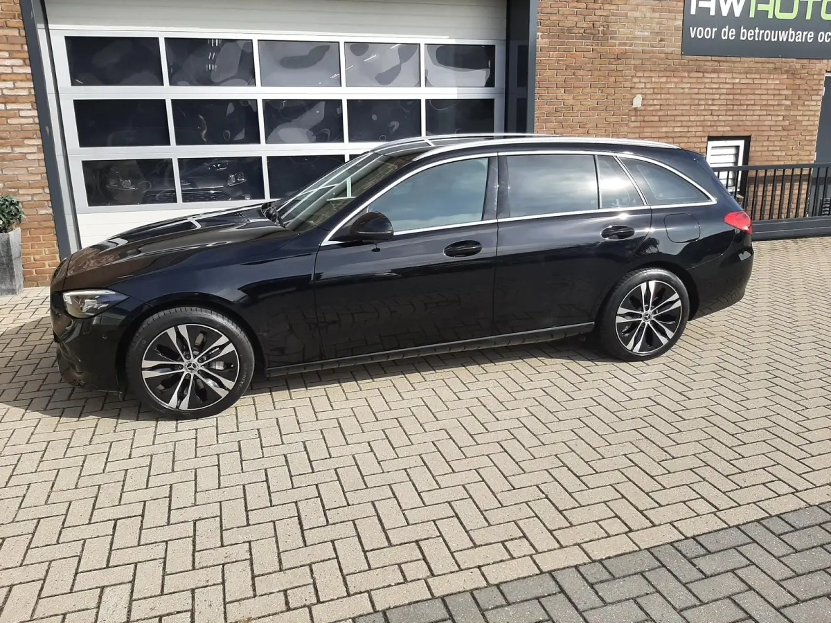 300 e Business Line SOH 98% 100km elec