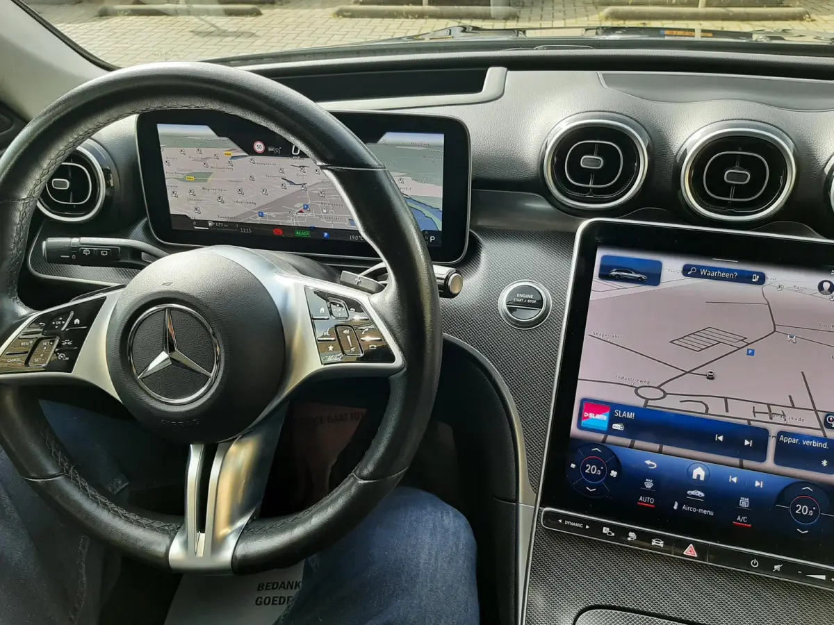300 e Business Line SOH 98% 100km elec