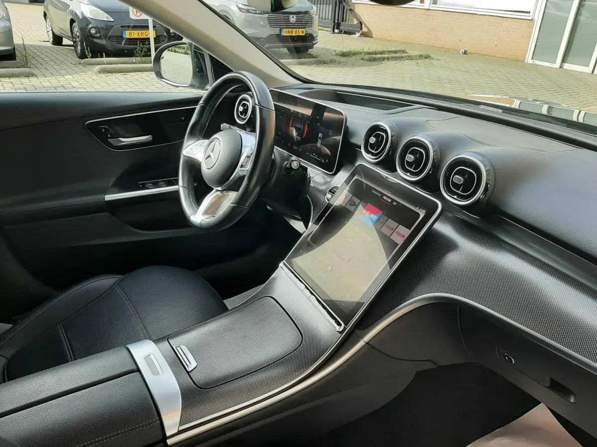 300 e Business Line SOH 98% 100km elec