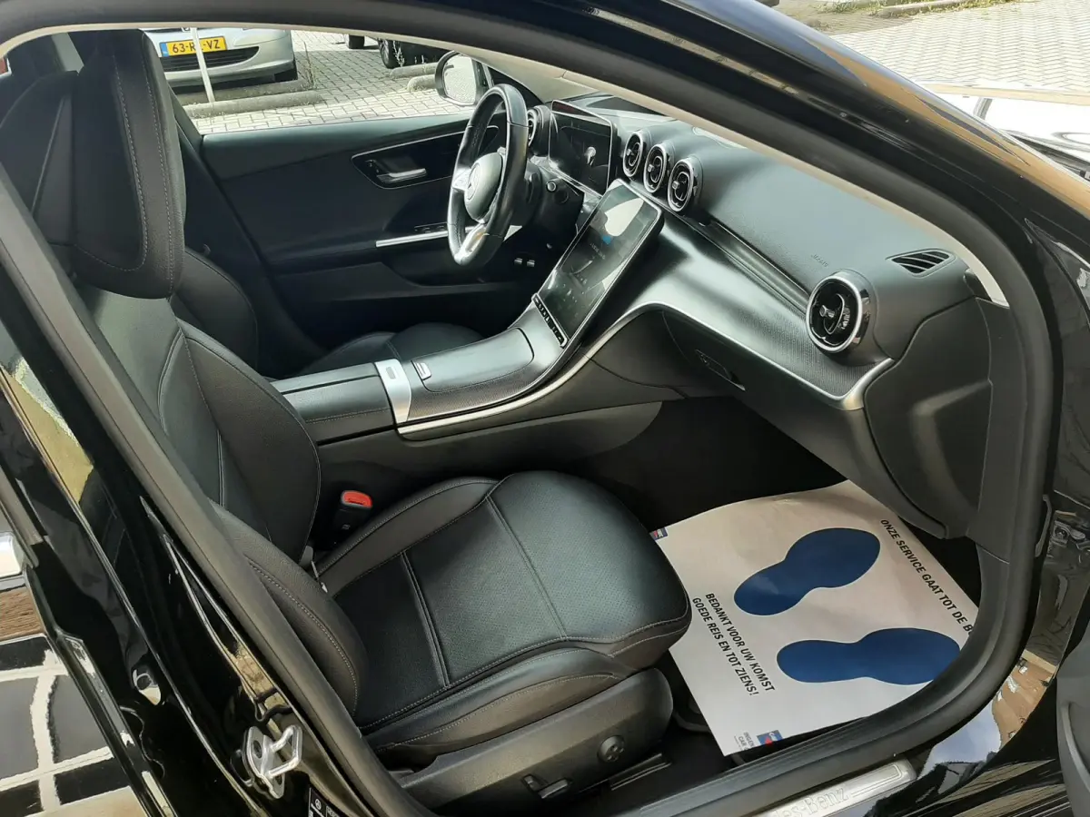 300 e Business Line SOH 98% 100km elec