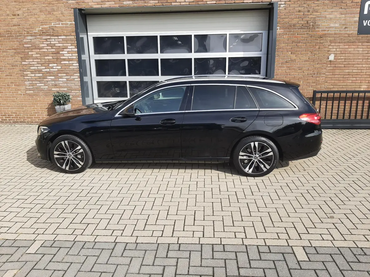 300 e Business Line SOH 98% 100km elec