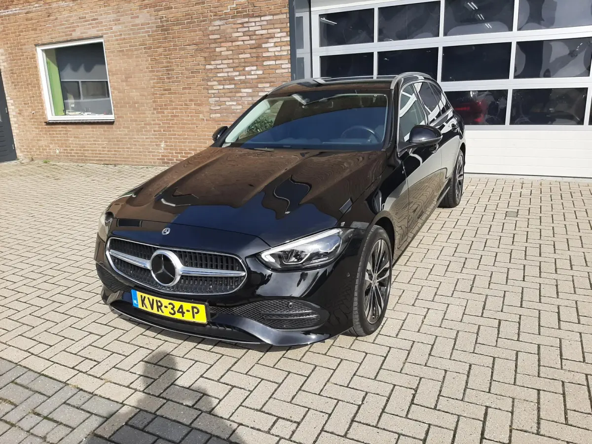 300 e Business Line SOH 98% 100km elec