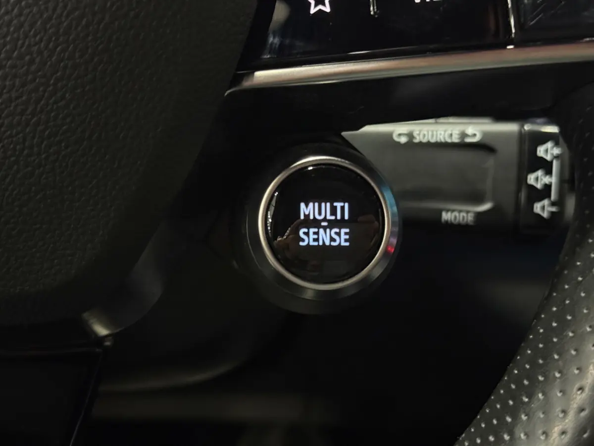 E-Tech Full Hybrid 200pk |Navi | Apple CarPlay | Camera | Stoelverwarming | Cruise Control | Parkeersensoren