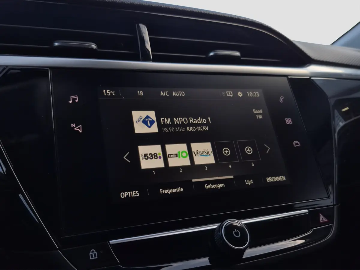 1.2 Elegance Camera | LED | Parkeersensoren | Climate control | Full map navigatie | Carplay/android auto |