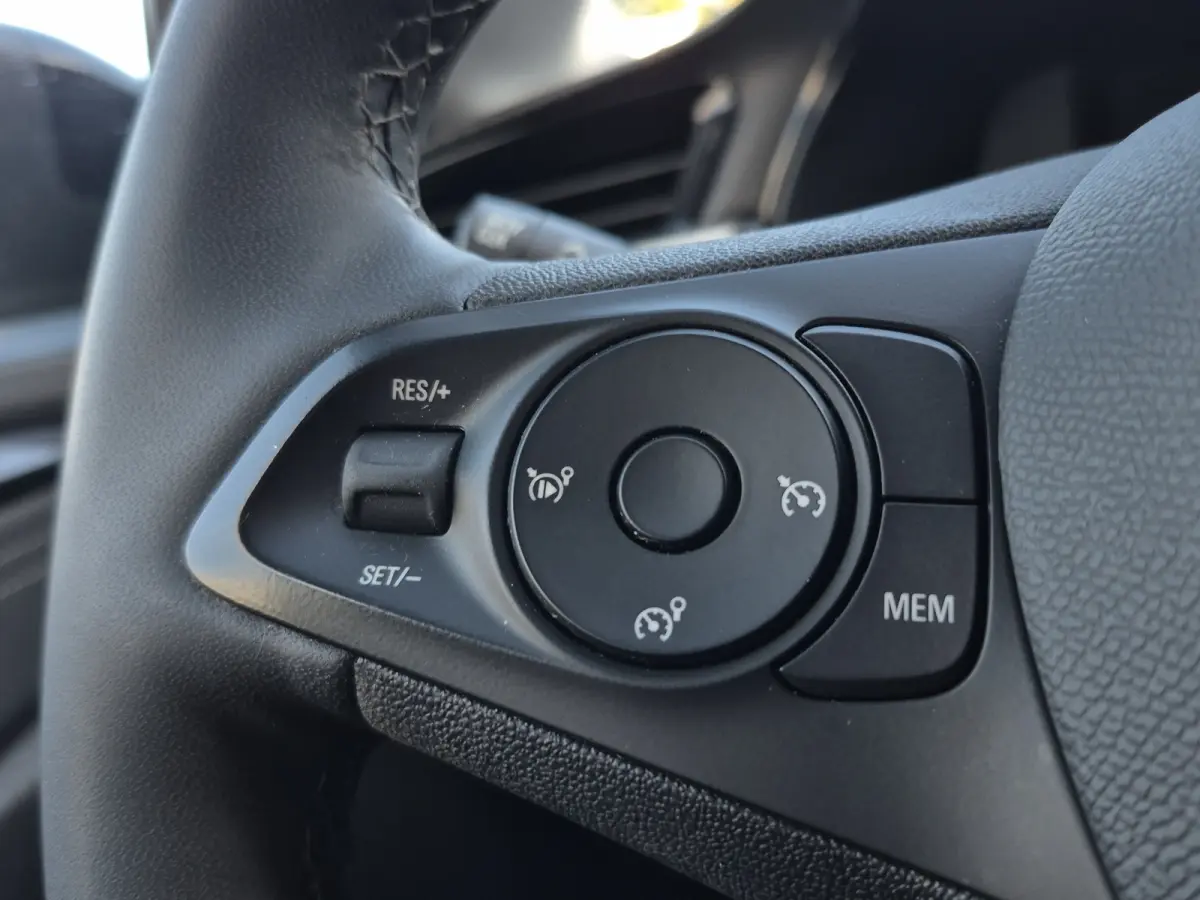 1.2 Elegance Camera | LED | Parkeersensoren | Climate control | Full map navigatie | Carplay/android auto |