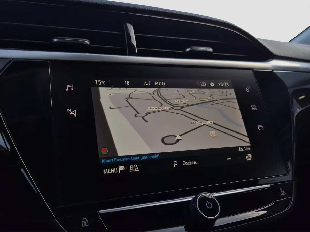 1.2 Elegance Camera | LED | Parkeersensoren | Climate control | Full map navigatie | Carplay/android auto |