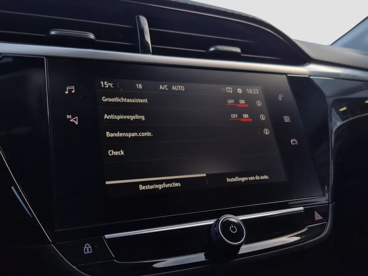 1.2 Elegance Camera | LED | Parkeersensoren | Climate control | Full map navigatie | Carplay/android auto |