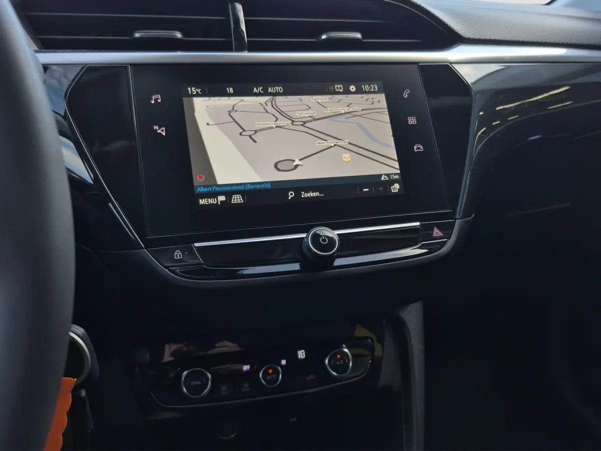1.2 Elegance Camera | LED | Parkeersensoren | Climate control | Full map navigatie | Carplay/android auto |