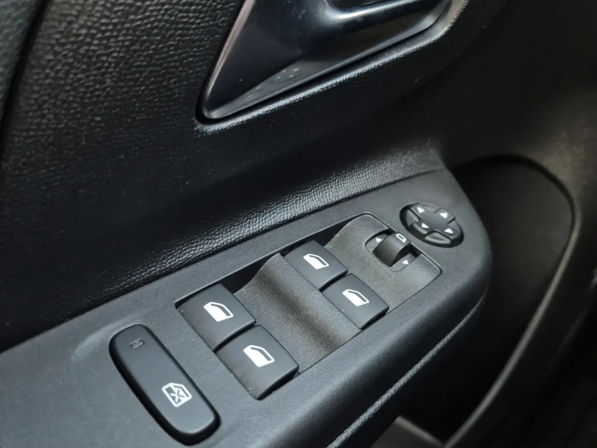 1.2 Elegance Camera | LED | Parkeersensoren | Climate control | Full map navigatie | Carplay/android auto |