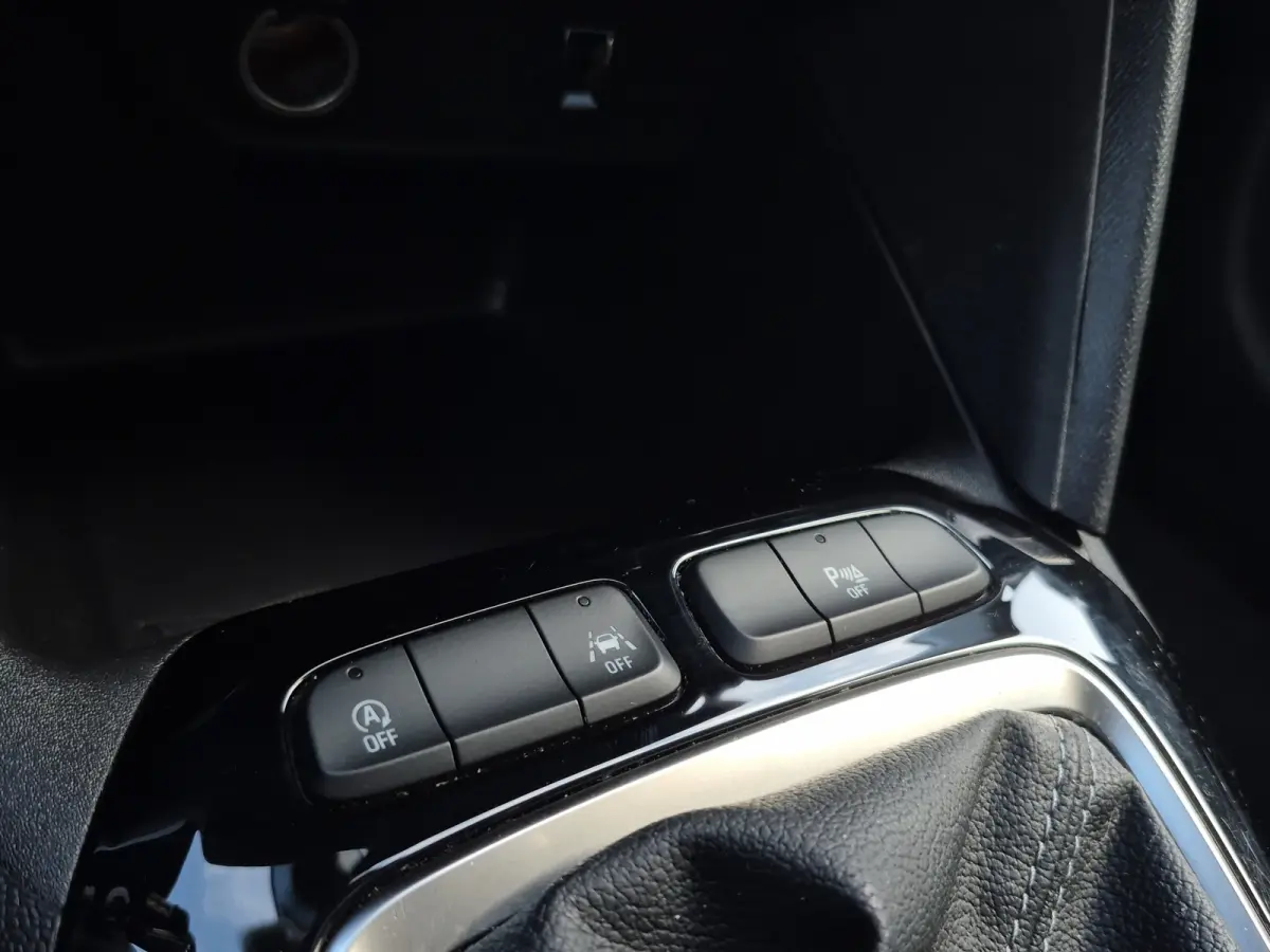 1.2 Elegance Camera | LED | Parkeersensoren | Climate control | Full map navigatie | Carplay/android auto |