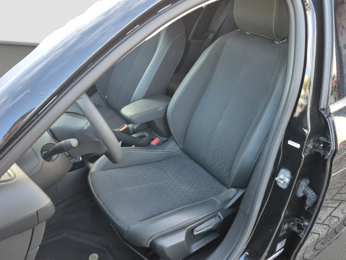 1.2 Elegance Camera | LED | Parkeersensoren | Climate control | Full map navigatie | Carplay/android auto |