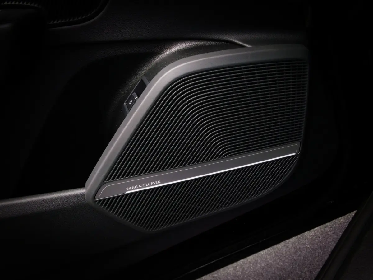 55 TFSI e S-Line Edition Competition (PANO, B&O, HEAD-UP, SFEERVERLICHTING, APLE CARPLAY/ANDROID AUTO, STOELVERWARMING)