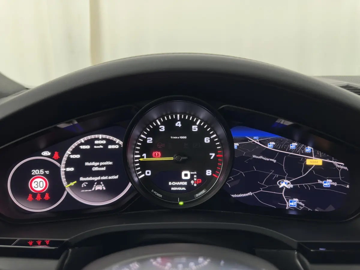 3.0 E-Hybrid Platinum Edition (Plug-In) {SoH-100%} Aut. *PANO | LEATHER | FULL-LED | BOSE-SURROUND | MEMORY-PACK | TOPVIEW | SPORTSEATS | DAB | NAVI-FULLAMP | PRIVACY-GLASS | SHIFTPADDLES | 