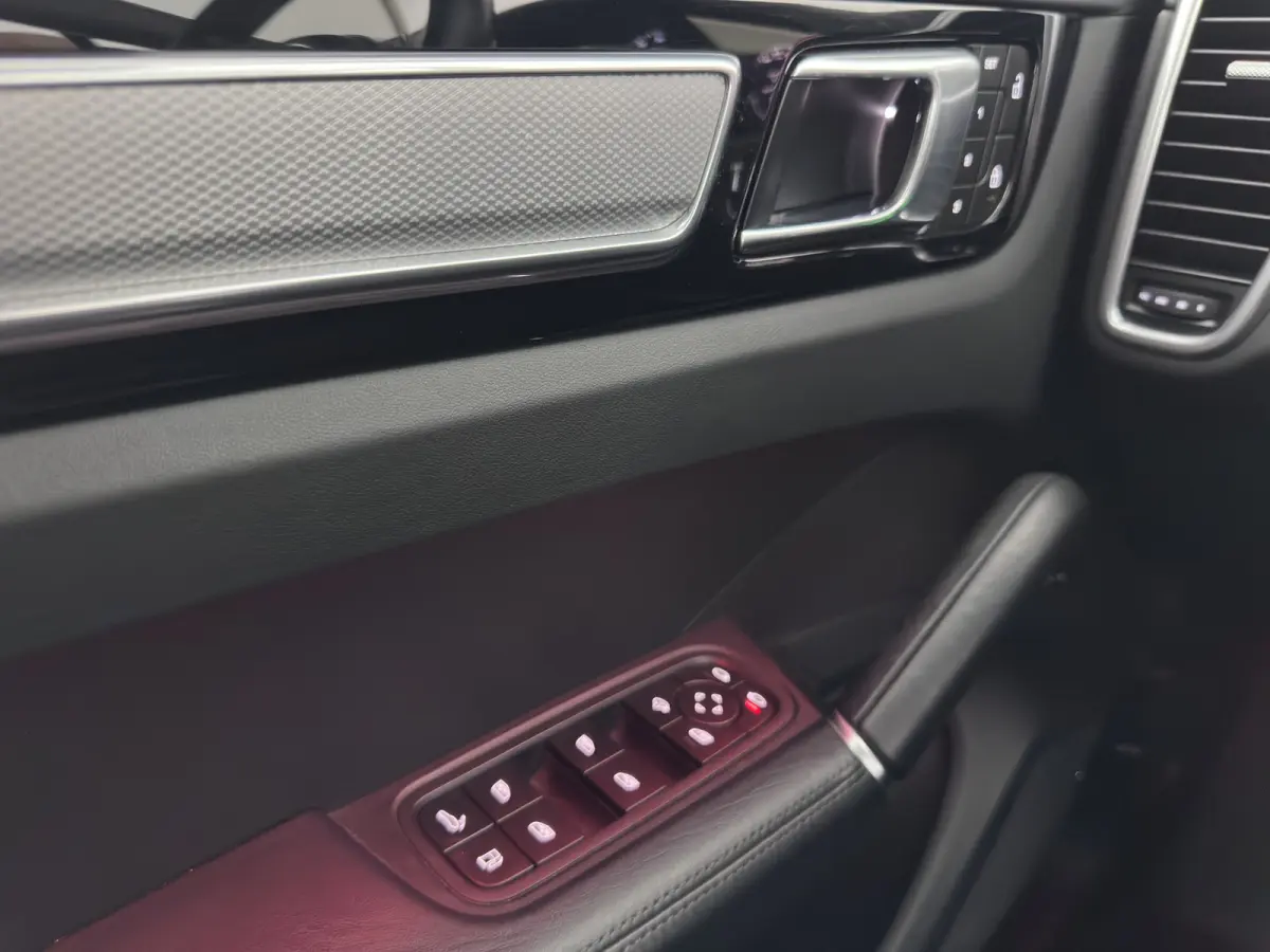 3.0 E-Hybrid Platinum Edition (Plug-In) {SoH-100%} Aut. *PANO | LEATHER | FULL-LED | BOSE-SURROUND | MEMORY-PACK | TOPVIEW | SPORTSEATS | DAB | NAVI-FULLAMP | PRIVACY-GLASS | SHIFTPADDLES | 